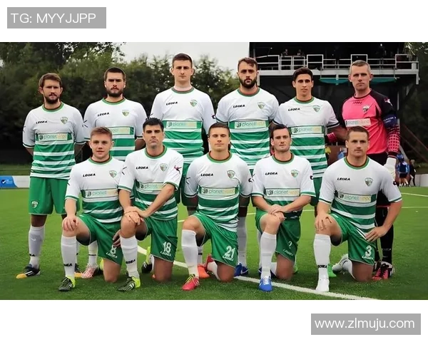 哈萨克斯坦足球队迎战强敌展现团队精神与竞技风采